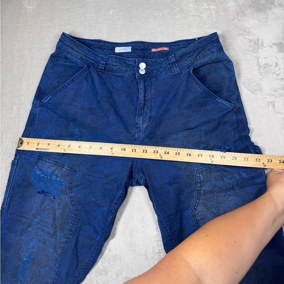 Anthropologie Pilcro The Wanderer Blue Black Floral Cargo Distressed Pants 31P - Picture 13 of 17
